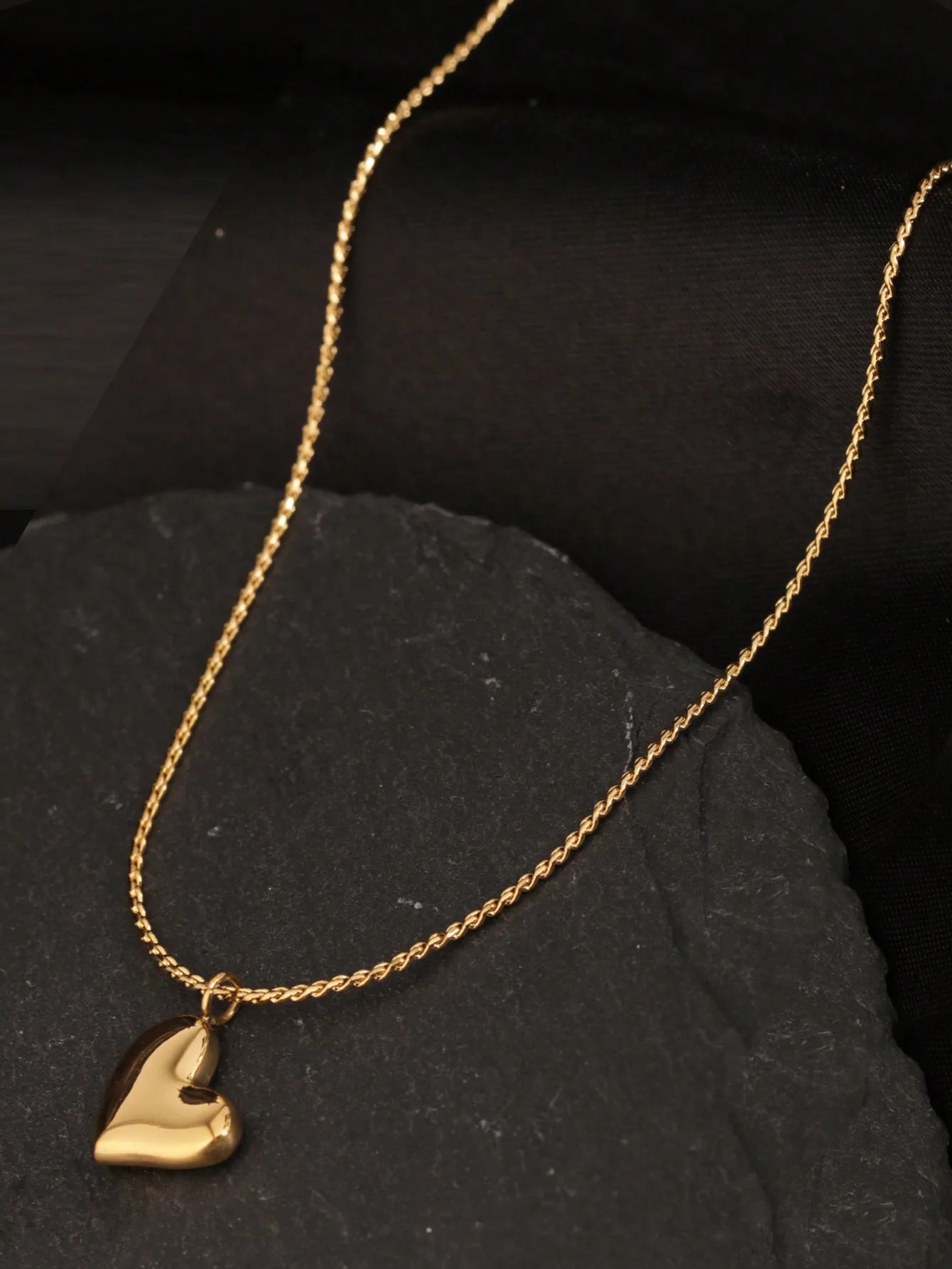 Minimalist Curved Heart Pendant Necklace In Gold Tone