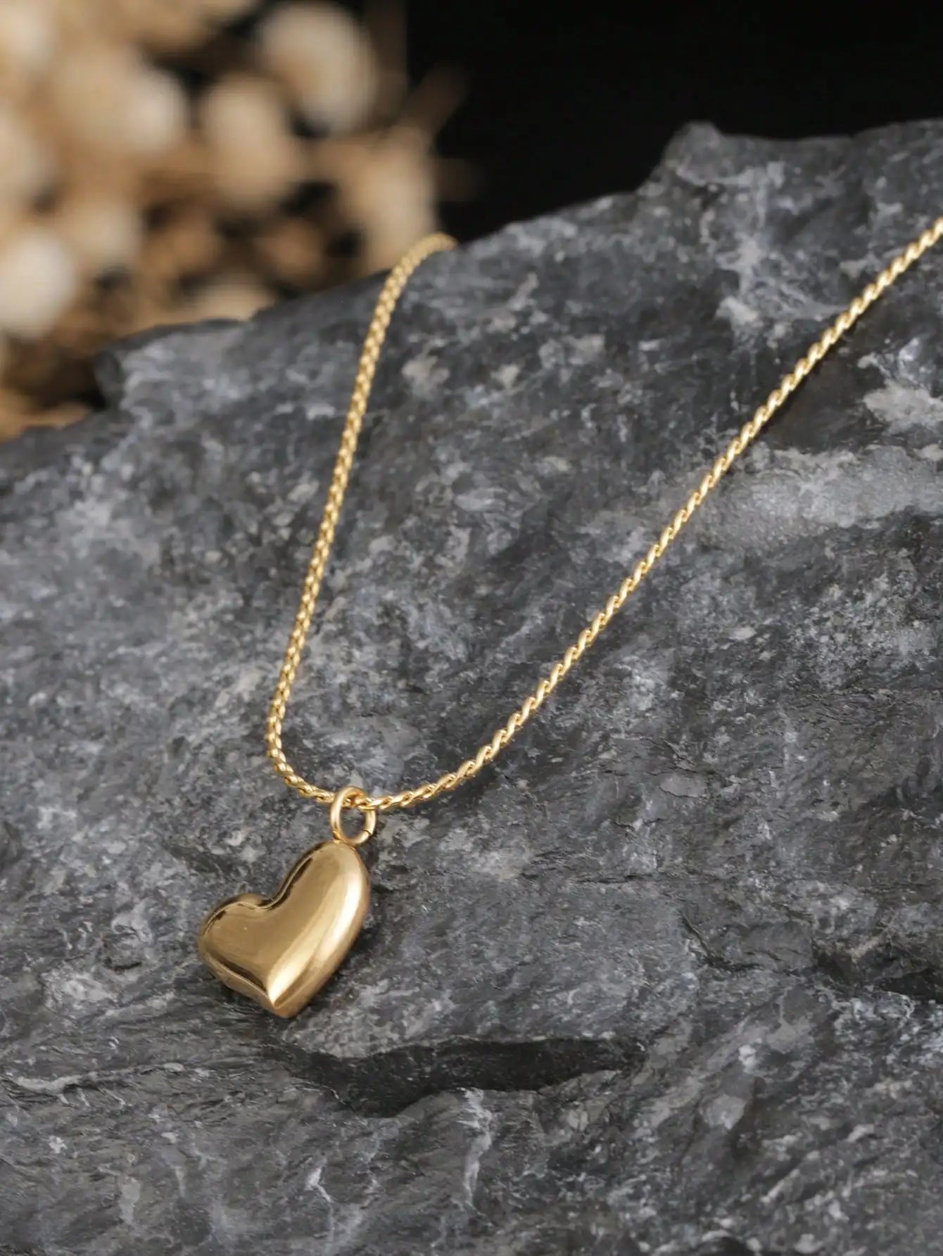 Minimalist Curved Heart Pendant Necklace In Gold Tone