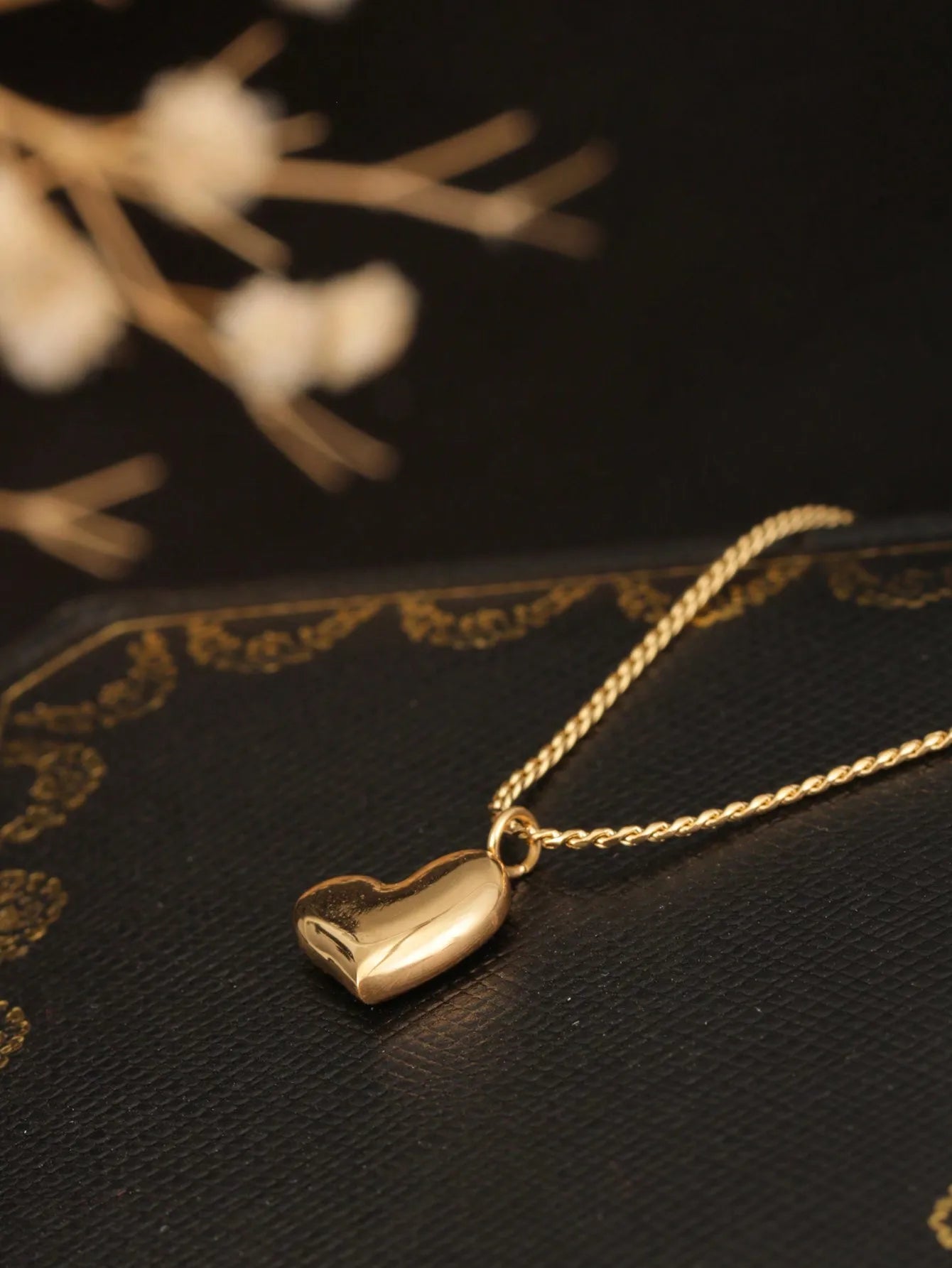 Minimalist Curved Heart Pendant Necklace In Gold Tone