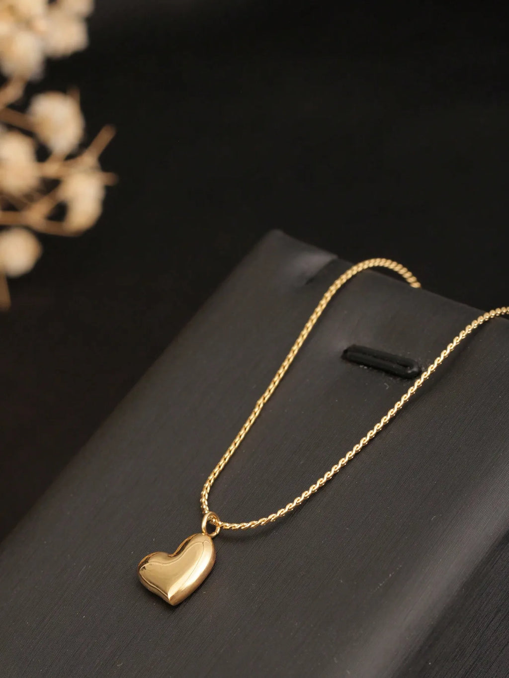 Minimalist Curved Heart Pendant Necklace In Gold Tone